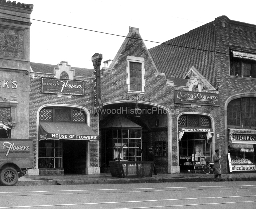 Henrys Cafe 1928 Located at 6315.jpg
